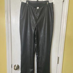 H&M pants size M imitation leather black v front new no tags